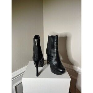 Guess Women Bootie 7.5